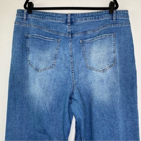 Eloquii Medium Wash Straight Leg Jeans 18 - Picture 8 of 11